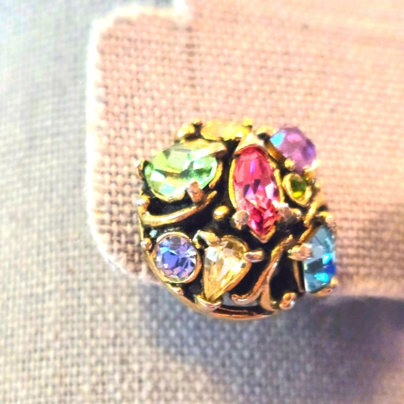 Hollycraft Signed VTG 1953 Multicolored Pastel Rhinestone Screw Back Earrings - Picture 6 of 12
